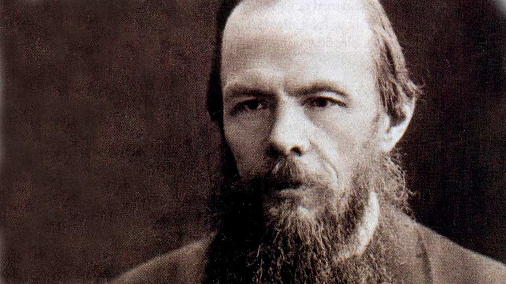 Фотопортрет Фёдора Достоевского: писатель с высоким лбом и густой бородой смотрит прямо в объектив