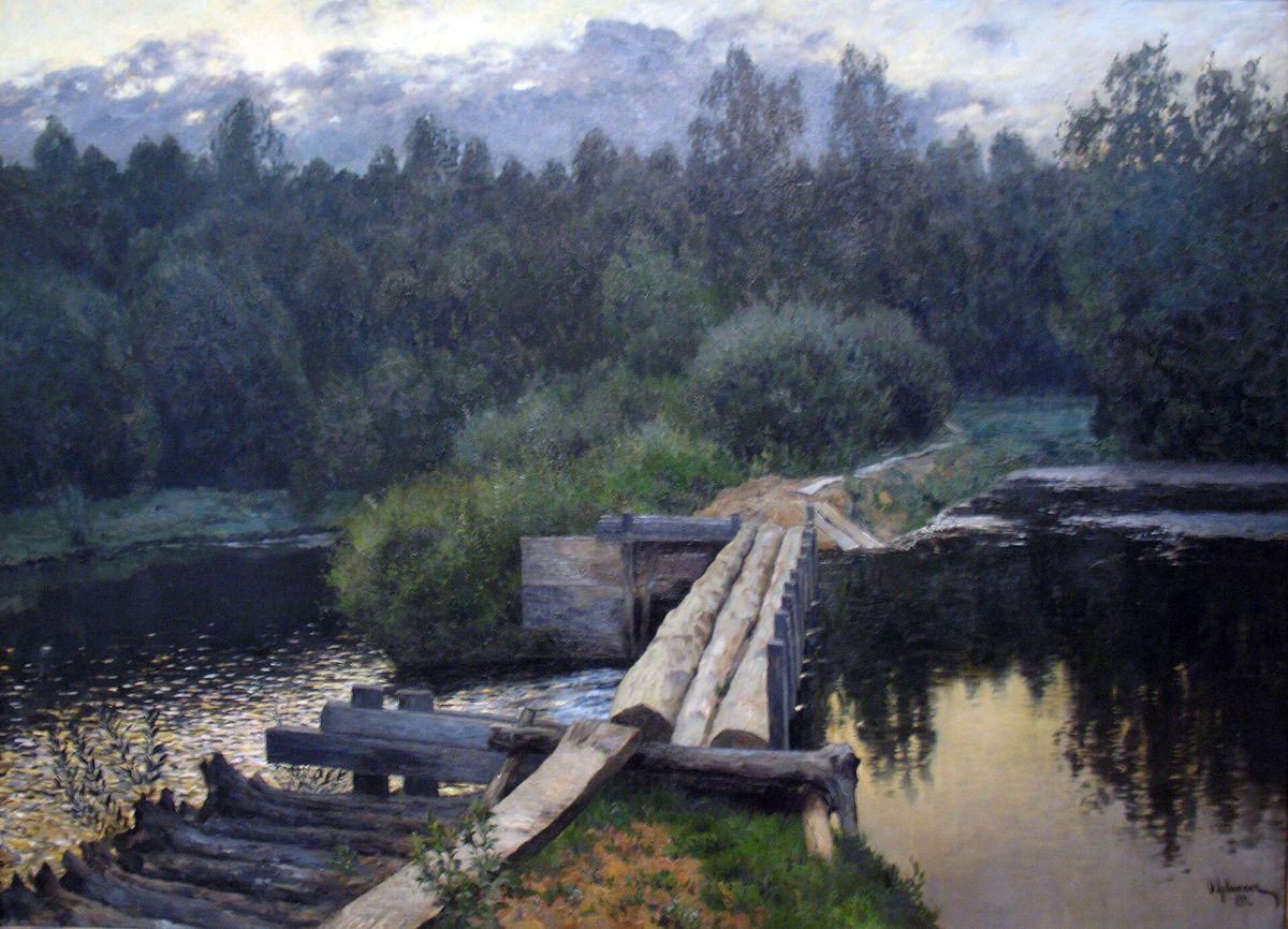 Ветхий мостик через тёмную воду, за ним густой лес в сумерках